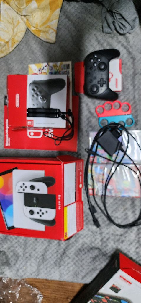 닌텐도 스위치 OLED 풀세트 (화이트-조이콘그립분실) + 게임 타이틀/스크롤압박주의 이미지