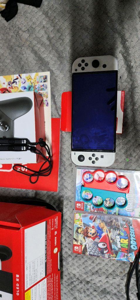 닌텐도 스위치 OLED 풀세트 (화이트-조이콘그립분실) + 게임 타이틀/스크롤압박주의 이미지