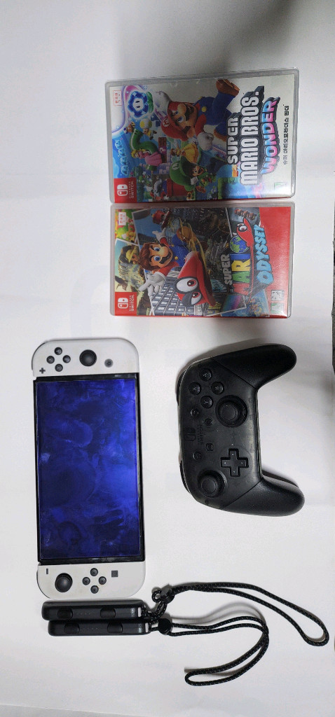 닌텐도 스위치 OLED 풀세트 (화이트-조이콘그립분실) + 게임 타이틀/스크롤압박주의 이미지