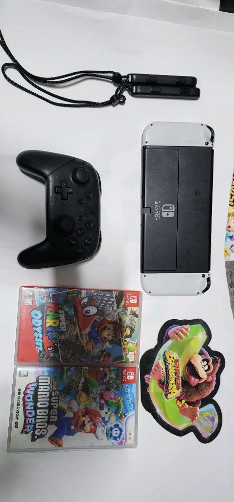 닌텐도 스위치 OLED 풀세트 (화이트-조이콘그립분실) + 게임 타이틀/스크롤압박주의 이미지