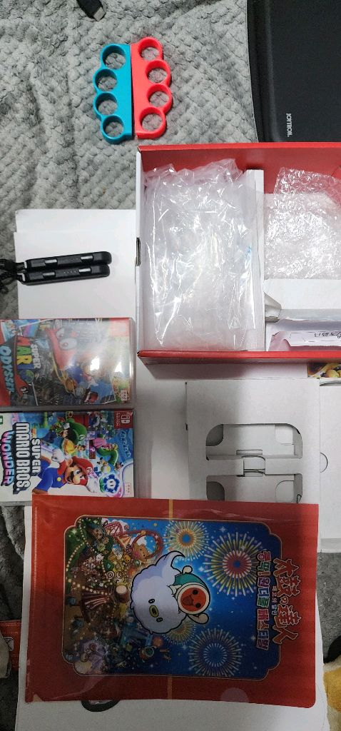 닌텐도 스위치 OLED 풀세트 (화이트-조이콘그립분실) + 게임 타이틀/스크롤압박주의 이미지