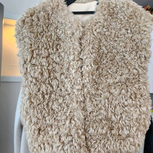 (새상품)미미씨엘 키즈양털베스트 4xl