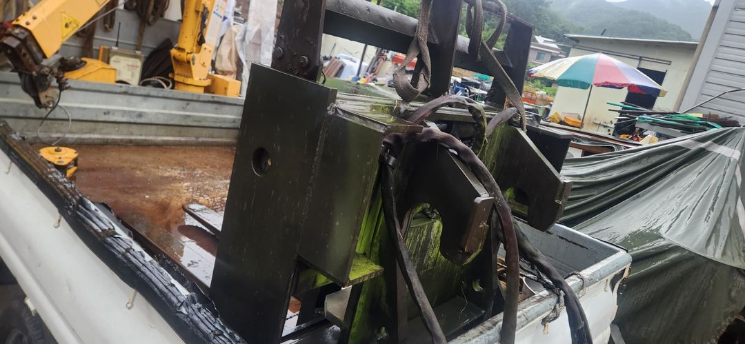 하이랜드 지게차 굴삭기 포크레인 트랙터 지개발 지갯발 이미지