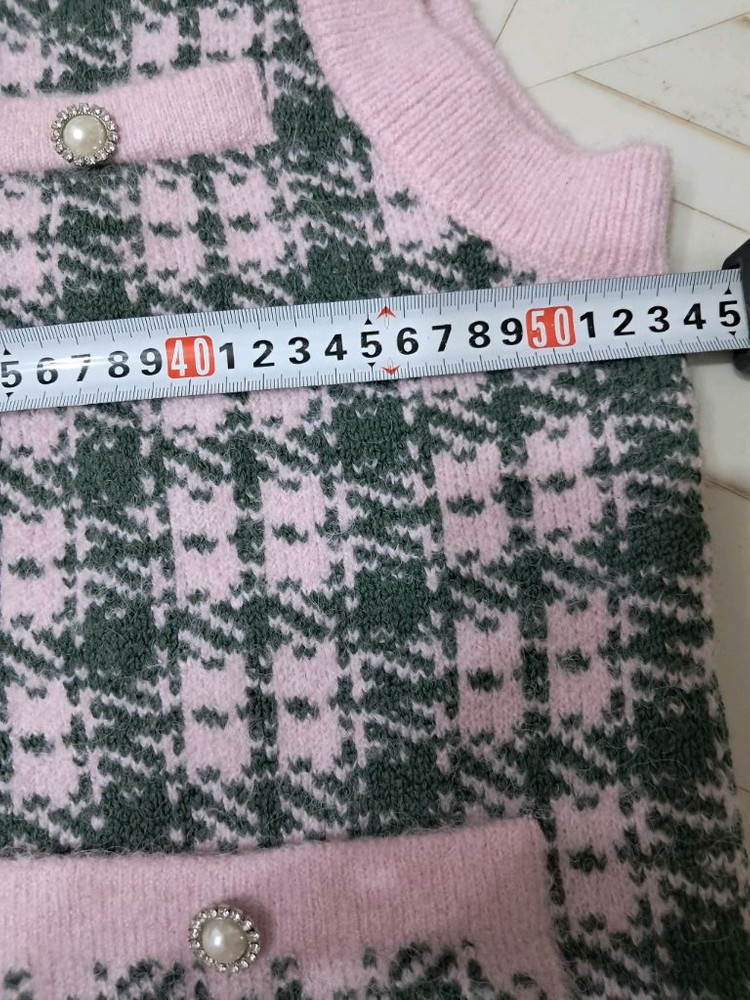 자라 니트 투피스 세트 라지 사이즈 새상품입니다핑크와 그레이 체크 패턴이 돋보이는 베스트와 스커트 구성이에요베스트와--7
