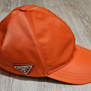 정품 프라다 삼각로고 볼캡 파격가 (새상품급 1회착용)