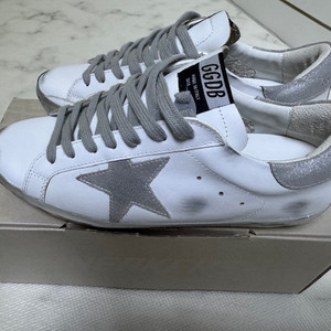 골든구스 슈퍼스타 실버 탭 실버 스파클 판매합니다.(사이즈 41)