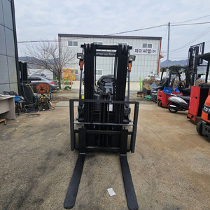 배터리좋은 최신형 TCM 좌식2.5톤 전동지게차 삼단 4.35M인상 850만