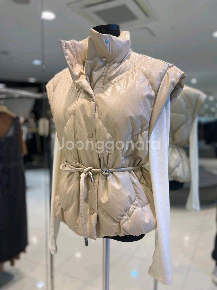 [새상품]보브(VOV) 크랙 구스다운 레더 숏베스트--1