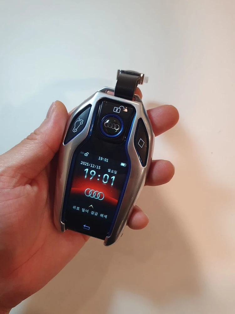아우디 R8 2022년식 슈퍼카 감성 그대로, 디스플레이키 개조 완료 이미지