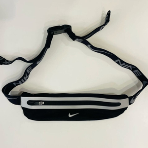 나이키 슬림 웨이스트 백 4.0 블랙