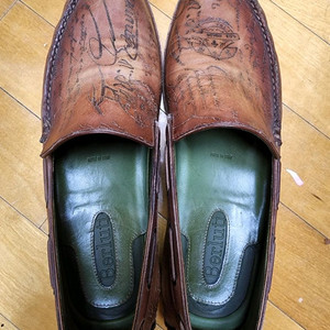 벨루티 브라운 가죽 로퍼 팝니다 스니커즈 구두 루이비통 샤넬 크롬하츠