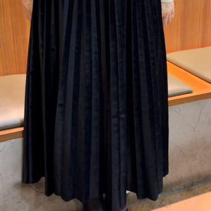 새상품) 벨벳 검정 주름 스커트
