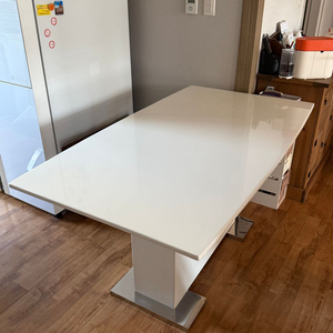 벤스 화이트 대리석 식탁