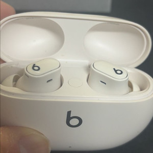 비츠 스튜디오 버즈 플러스 팝니다