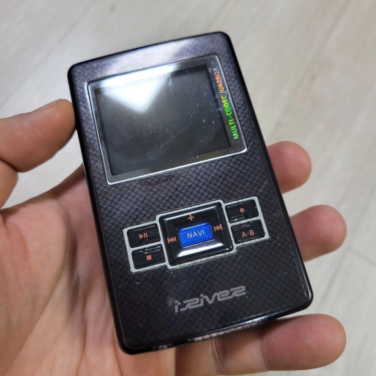 아이리버 쥬크박스 H320 고장난 제품 이미지