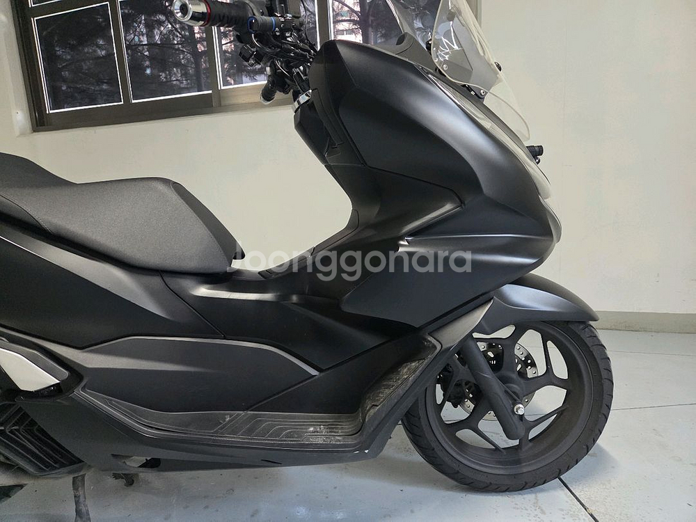 혼다 2021년식 pcx125 ABS 멧블랙 오토바이 8.334km 판매해요--4