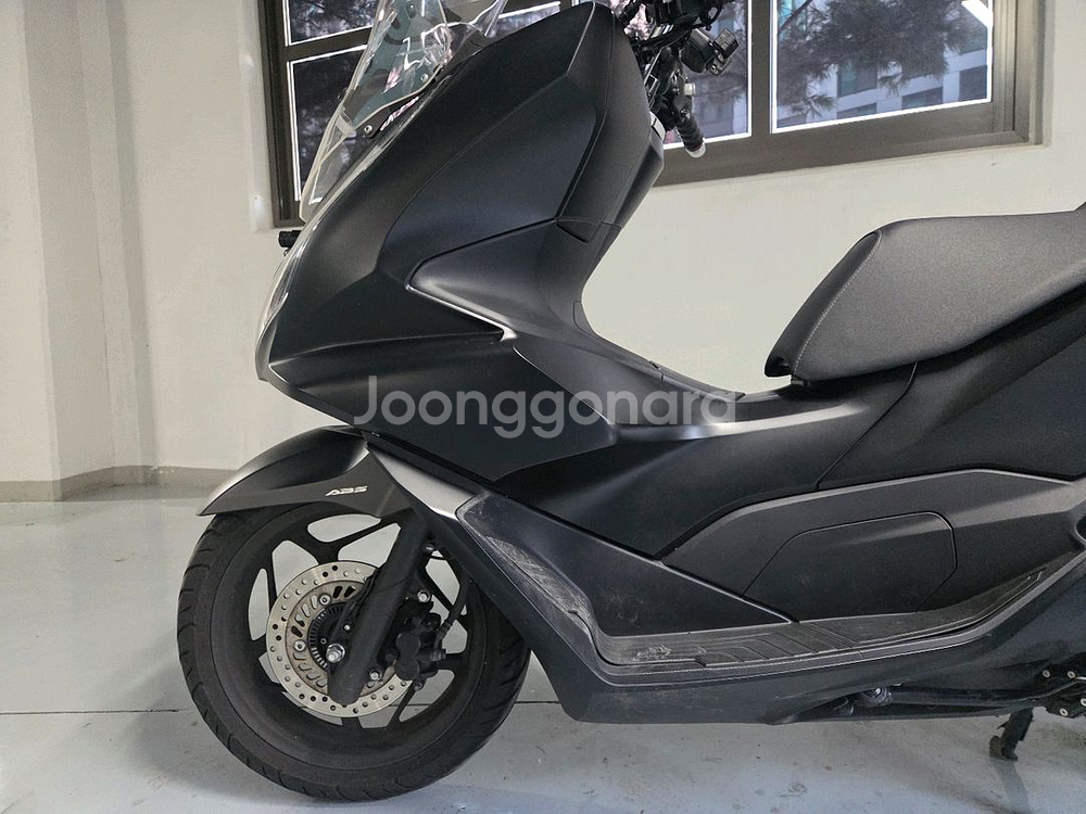 혼다 2021년식 pcx125 ABS 멧블랙 오토바이 8.334km 판매해요--3