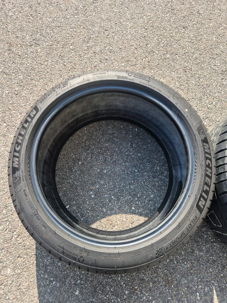 미쉐린 ps4 별마킹 255 40 19 타이어 팝니다--1