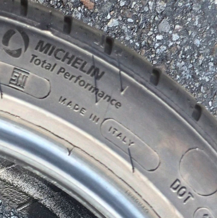 미쉐린 ps4 별마킹 255 40 19 타이어 팝니다--9