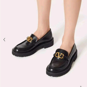 [발렌티노] 발렌티노 브이로고 가죽 로퍼