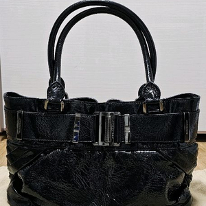 [버버리] 소가죽 페이던트 벨트백