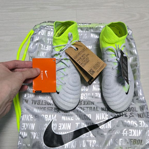 나이키 팬텀 루나2 엘리트 FG 230mm 판매합니다 축구화