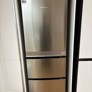 딤채 김치냉장고 330L 3도어 팝니드 이미지