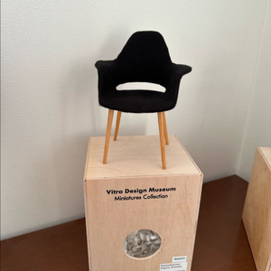 비트라 오가닉 암체어 미니어처