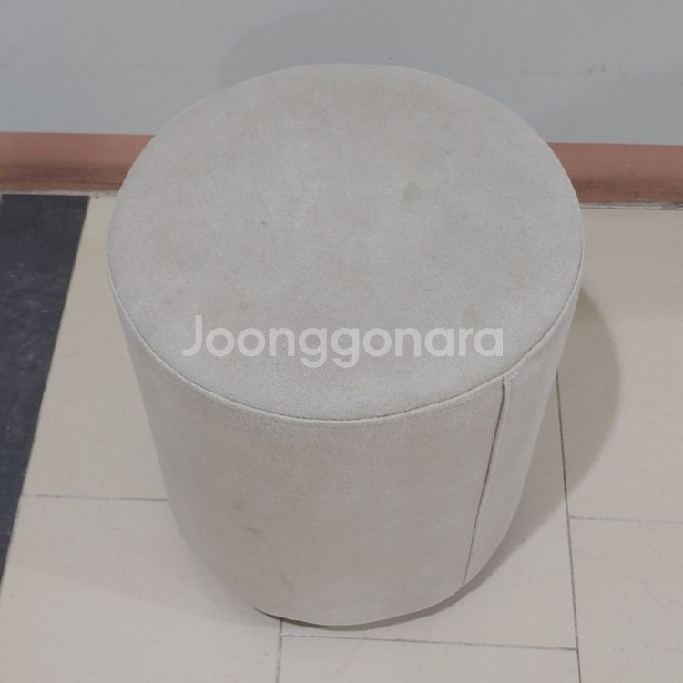 베이지색 원형 스툴 지름 38높이 42--1