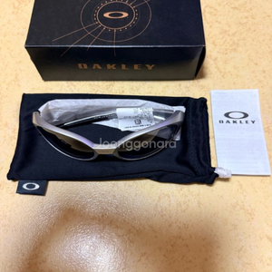 오클리 아이자켓 리덕스 실버 프레임 프리즘 블랙