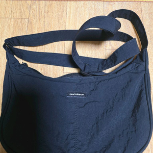 뉴발란스 크로스백