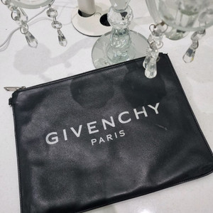 정품 지방시 가죽 클러치백 블랙