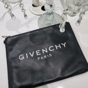 정품 지방시 가죽 클러치백 블랙