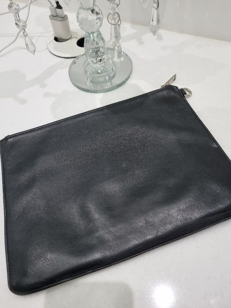 정품 지방시 가죽 클러치백 블랙--2