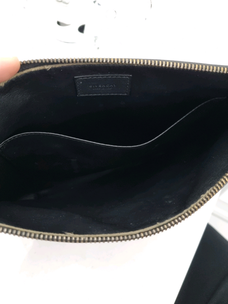 정품 지방시 가죽 클러치백 블랙--4