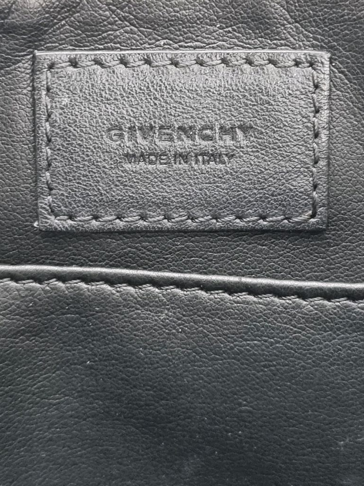 정품 지방시 가죽 클러치백 블랙--6