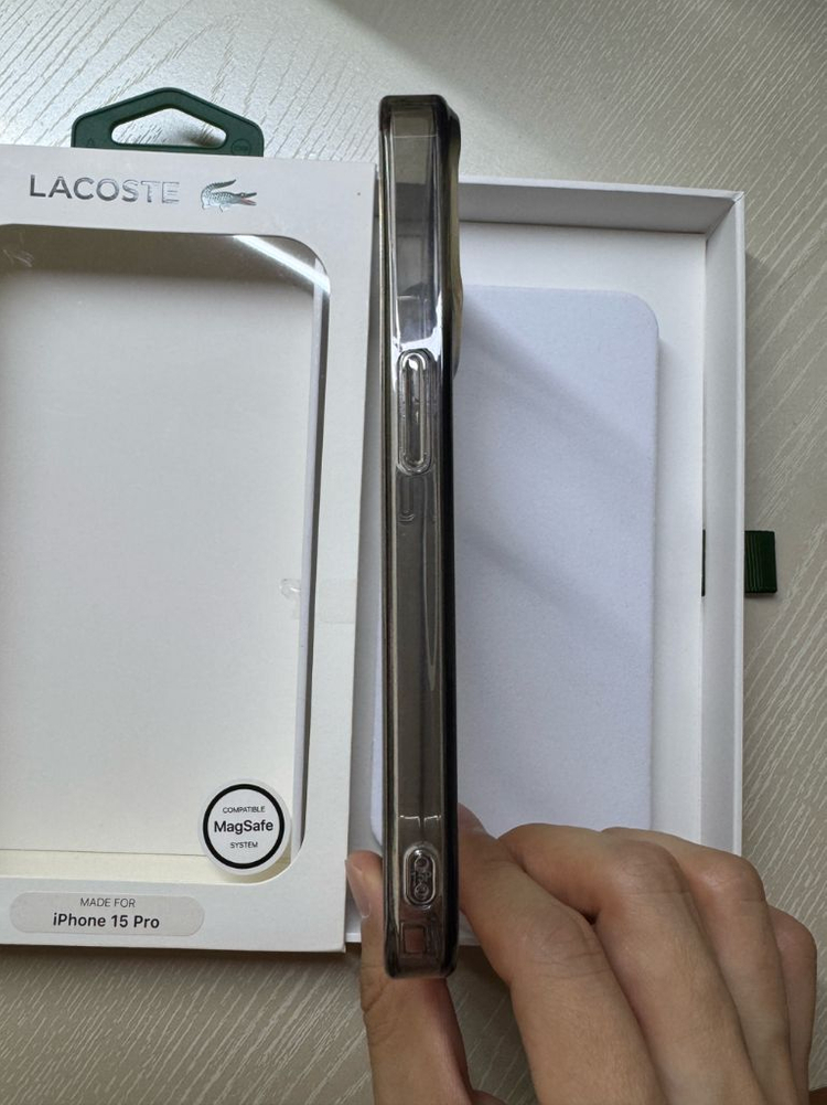 아이폰15프로 라코스테 블랙 케이스 이미지