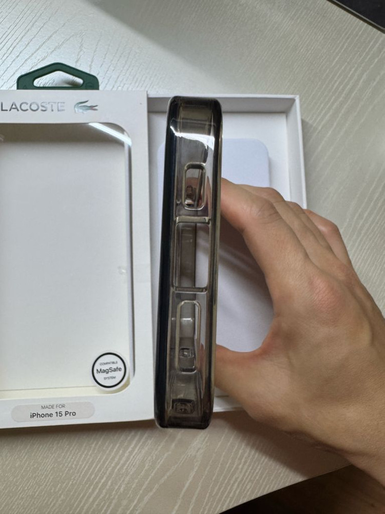 아이폰15프로 라코스테 블랙 케이스 이미지