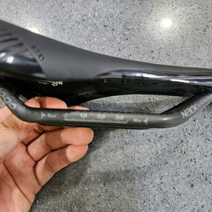 프롤로고 나고 에보 경량 안장 197g