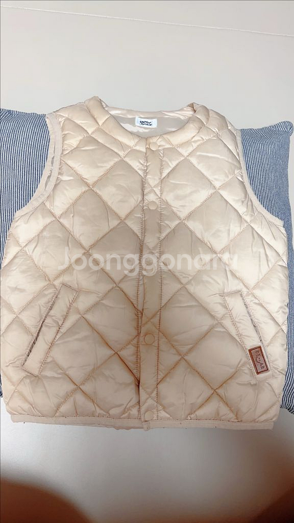 베베드피노 썬베어 스트라이프 티셔츠 + 베베드피노 썬베어 데님팬츠 + 디어베이비 패딩 조끼 110 + 이뮤 어그--7