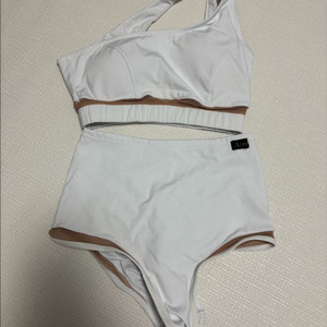 폴웨어 s사이즈 화이트색상