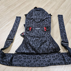 베이비뵨 캐리어원 레오파드차콜