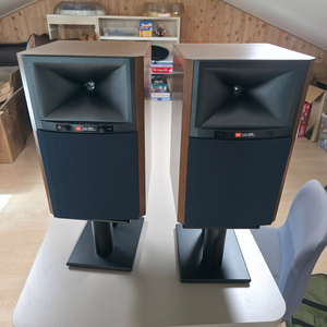 JBL 4305P(월넛)+ 마이너 팩토리 스피커스탠드