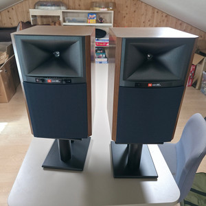 JBL 4305P(월넛)+ 마이너 팩토리 스피커스탠드
