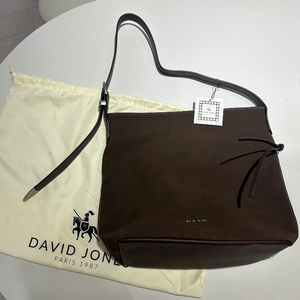 데이비드 존스 바스티유 숄더백 CM8447 브라운 색상 새상품입니다
