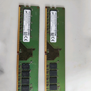 판매하는 RAM 메모리 2개입니다. 마이크론제품이고, 상태는 사진과 동일합니다. 꼼꼼하게 포장해서 보내드립니다. 문