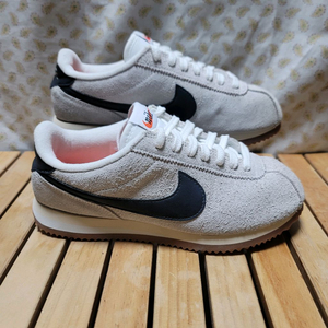 나이키 코르테즈 빈티지 스웨이드 240 (실착235)