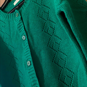 딥 그린 펀칭 가디건 (미착용 새제품)