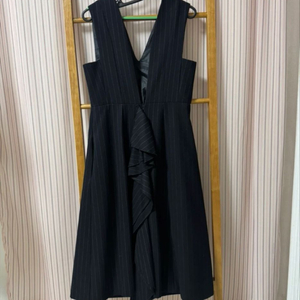 레디투웨어 블랙 스트라이프 프릴 레이어드 브이넥 원피스 F