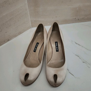 조르지오 아르마니 GIORGIO ARMANI 베이지 힐 여성 구두